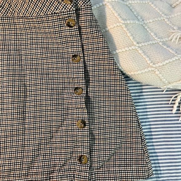 H&M Wrap Skirt - Picture 2 of 3